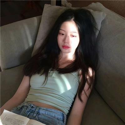 腰间持枪